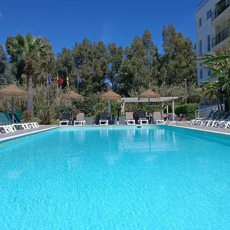 Bayside Salgados Apartahotel