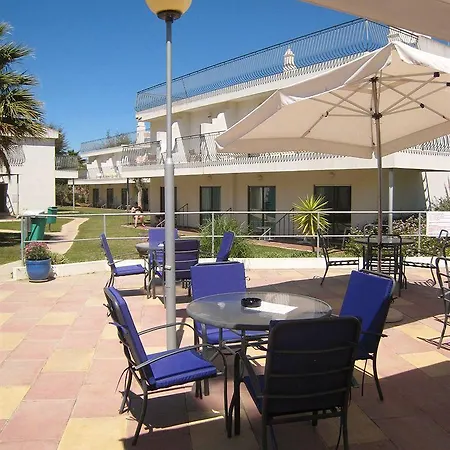 Bayside Salgados Aparthotel