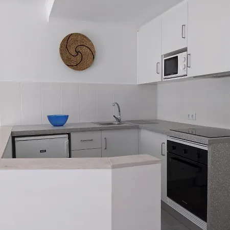 Bayside Salgados מלון דירות