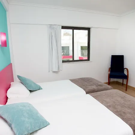 Bayside Salgados מלון דירות אלבופיירה