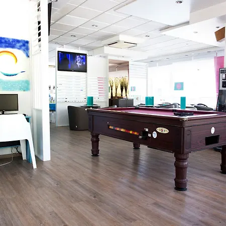 Bayside Salgados מלון דירות 3*